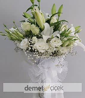 Beyaz Çiçeklerden Şık Buket
