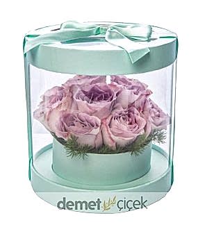 Mint Yeşili Kutuda Lila Güller